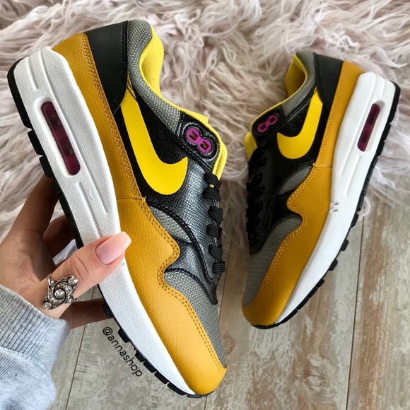 mustard nike trainers